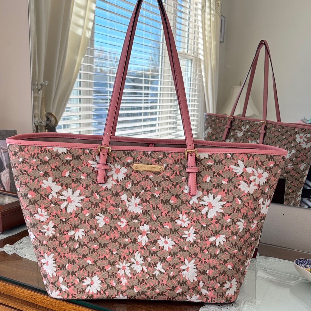 Michael Kors Jet Set Travel Large Caryall Tote Bag in Peach Floral Leather